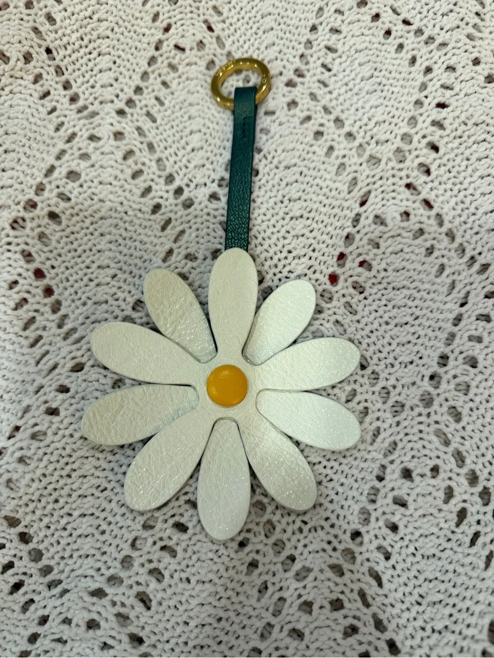 Songmont Leather White Daisy Key Chain Bag Charm - Picture 1 of 4